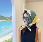 Mắt kính , khăn choàng đầu chụp ảnh mặc áo dài Tết